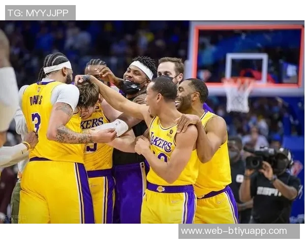 东契奇与里夫斯联手发威詹姆斯是否会影响他们的表现引发热议