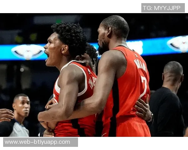 赛场竞争激烈阿门与阿尔瓦拉多冲突后握手言和展现体育精神 赛场竞争激烈阿门与阿尔瓦拉多冲突后握手言和展现体育精神