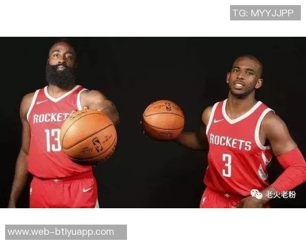 NBA西决场边惊现詹姆斯球迷差点与偶像亲密接触的激动时刻 NBA西决场边惊现詹姆斯球迷差点与偶像亲密接触的激动时刻