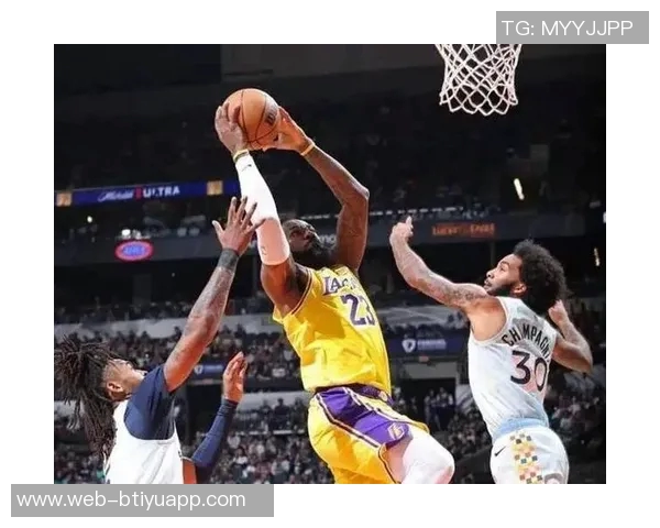 湖人期待詹姆斯在对阵马刺的比赛中强势复出缓解坐骨神经痛困扰