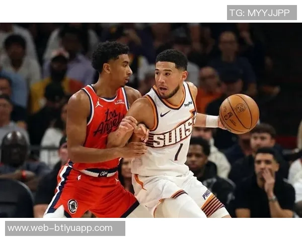 杰伦格林谈球队默契:迅速融入阵容展现出色配合能力 杰伦格林谈球队默契:迅速融入阵容展现出色配合能力