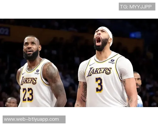 老詹与浓眉赛后同游游戏博主晒合影称赞詹姆斯为篮球之神